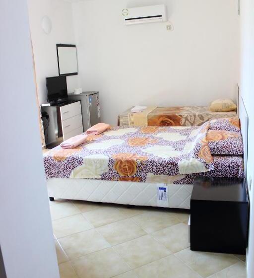 Номер Стандарт Трехместный, Tangra Guest House