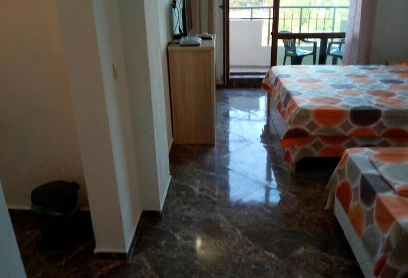 Номер Стандарт Трехместный, Tangra Guest House