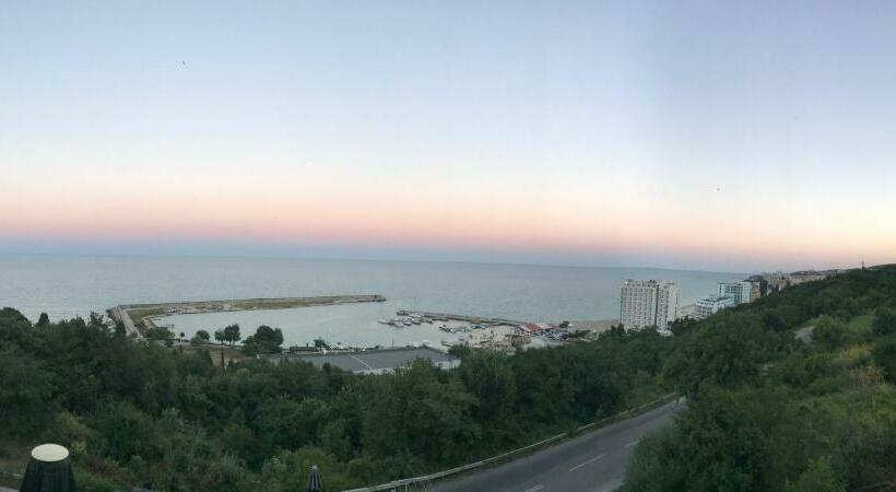 Habitació Triple Estàndard, Villa Jackie