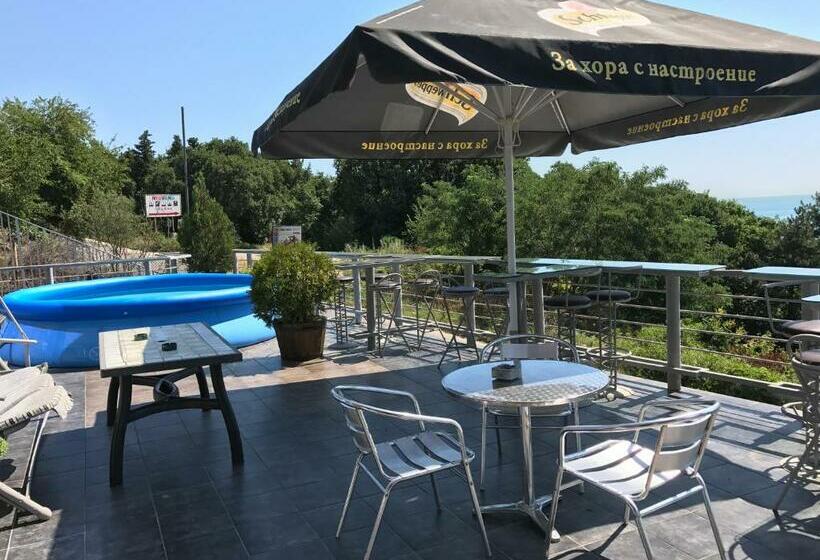 Habitació Triple Estàndard, Villa Jackie