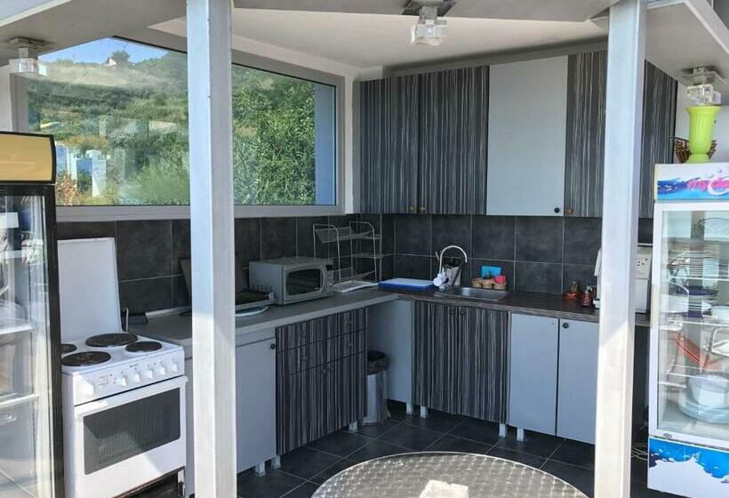 Habitació Triple Estàndard, Villa Jackie