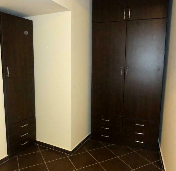 Habitació Triple Estàndard, Villa Jackie