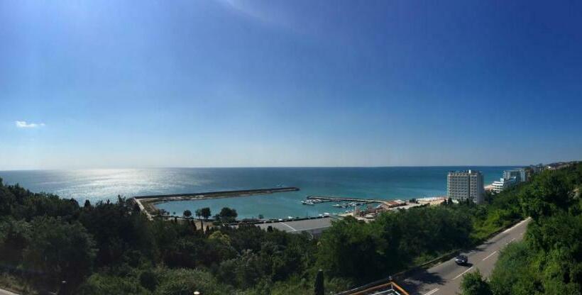 Habitació Triple Estàndard, Villa Jackie