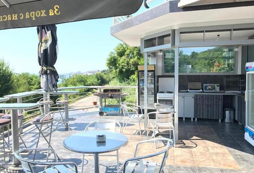 Habitació Familiar Vista Mar Lateral, Villa Jackie