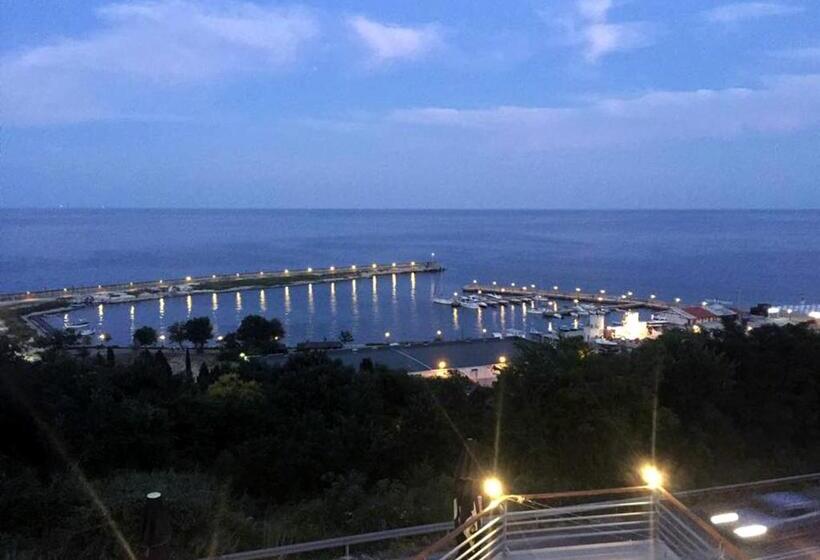 Estudi Estàndard Vista Mar, Villa Jackie