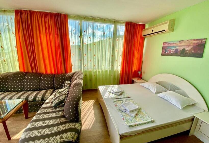 Estudi Estàndard Vista Mar, Villa Jackie