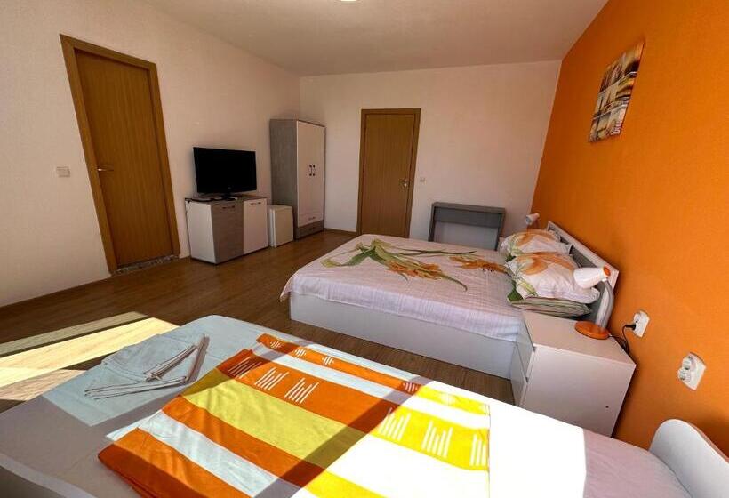 Habitació Triple Estàndard amb Vistes, Villa Jackie