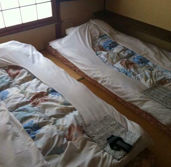 חדר מוזל מקלחת משותפת, Rakucho Ryokan