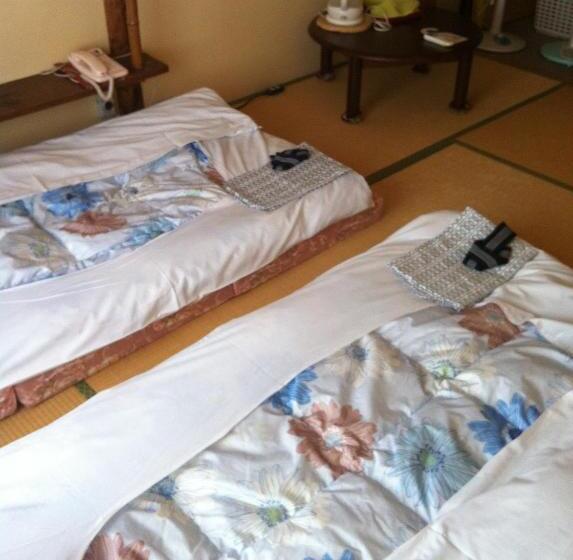 חדר סטנדרט לשלושה עם חדר אמבטיה משוף, Rakucho Ryokan