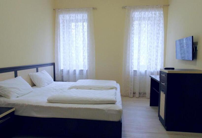 اتاق عادی, New Life