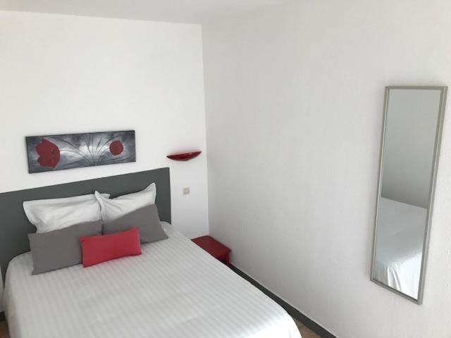 스탠다드 스튜디오 (테라스구비), Du Porge