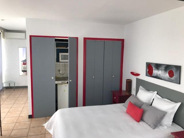 스탠다드 스튜디오 (테라스구비), Du Porge