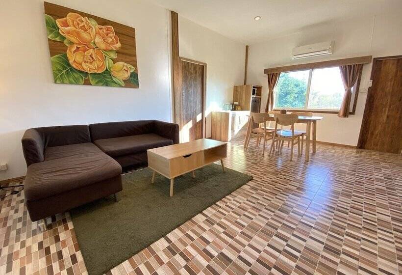 חדר משפחתי, Sirita