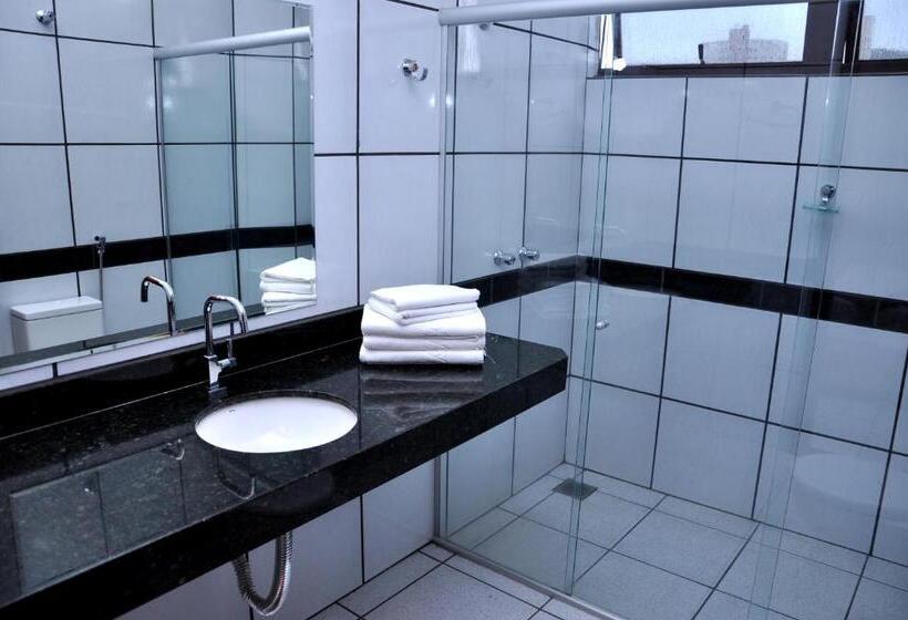 デラックストリプルルーム, Oft Neve S