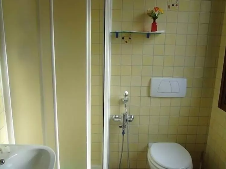 Habitació Triple Estàndard, Rainbow