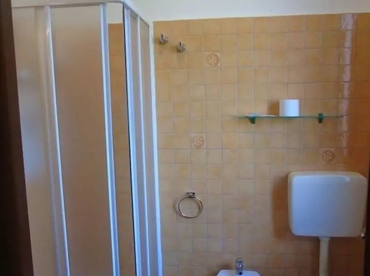 Habitació Triple Estàndard, Rainbow