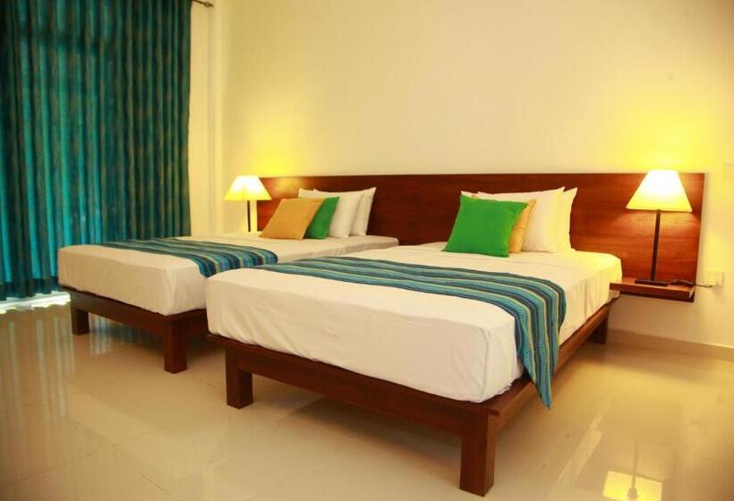 اتاق لوکس سه تخته, Samwill Holiday Resort