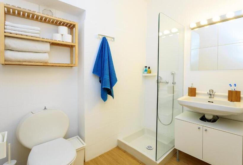 חדר סטנדרט חדר אמבטיה משותף, Stay Rhodes Hostel & Bar