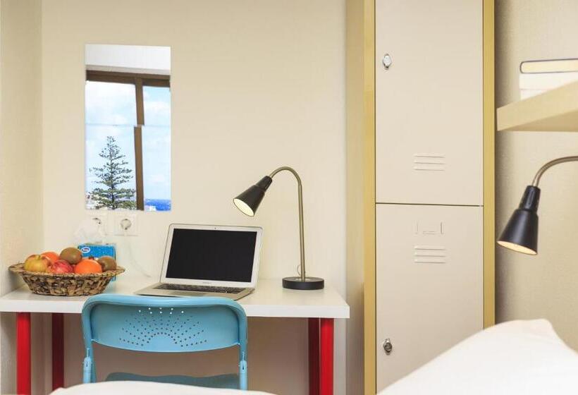 バスルーム共有のトリプルスタンダード, Stay Rhodes Hostel & Bar