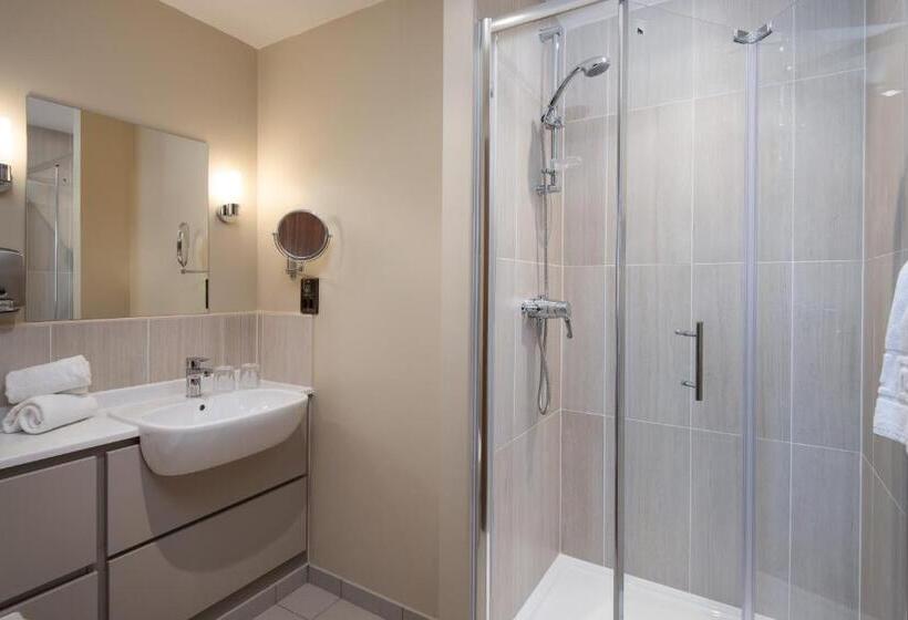 غرفة عائلية, The Coniston Inn   The Inn Collection Group