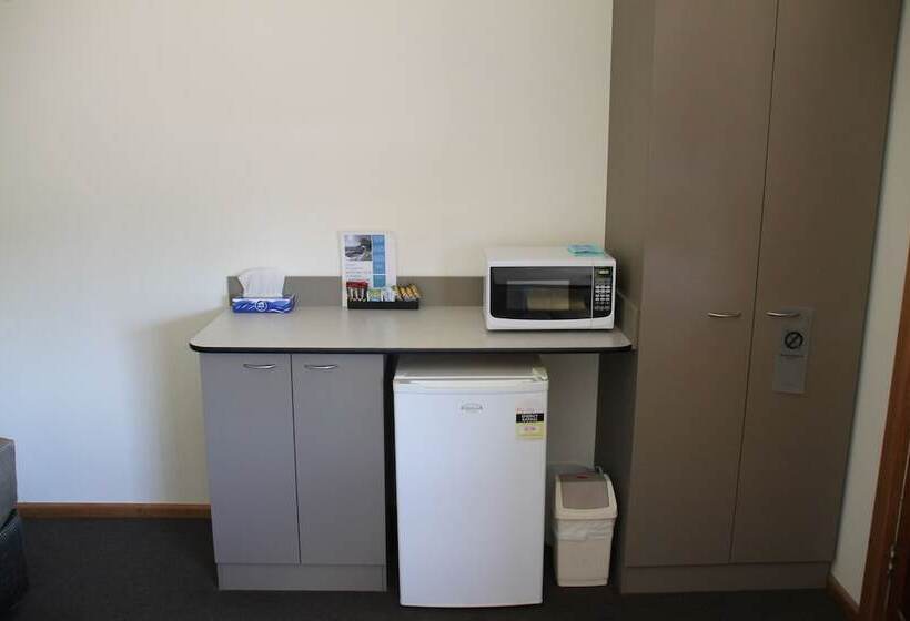 חדר משפחתי, Mountain View Motel