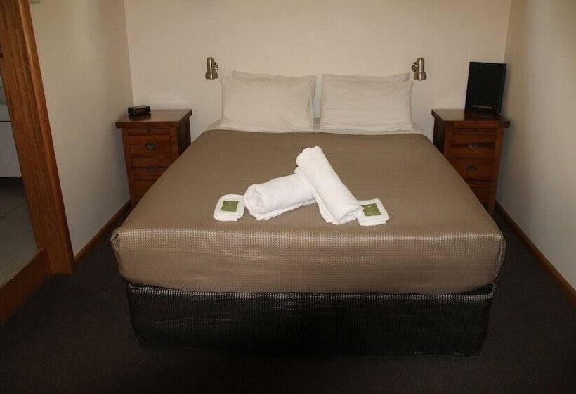 חדר משפחתי, Mountain View Motel