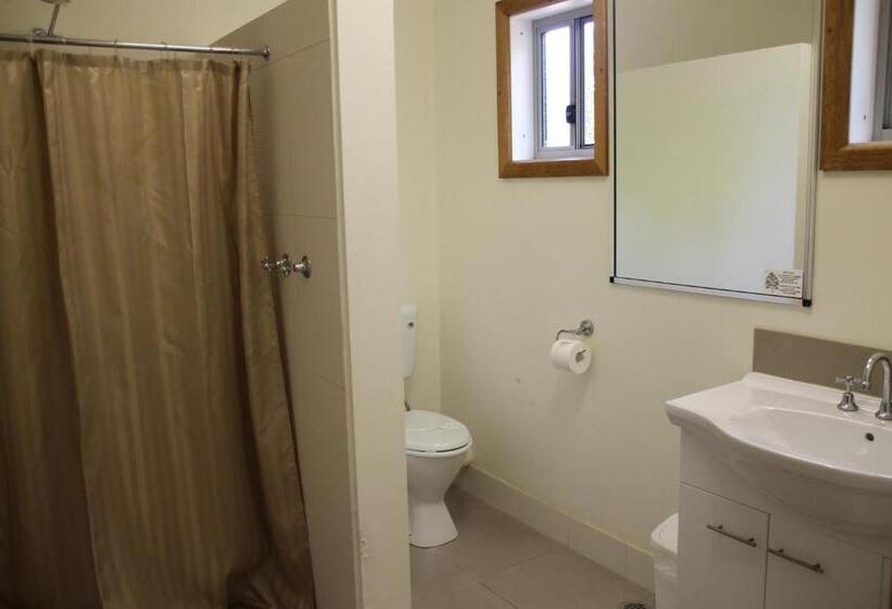 חדר משפחתי, Mountain View Motel