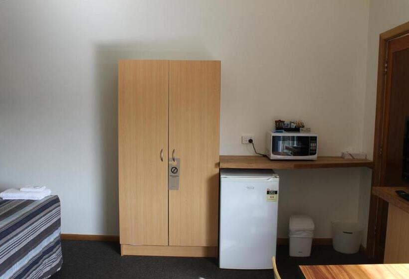 חדר משפחתי, Mountain View Motel