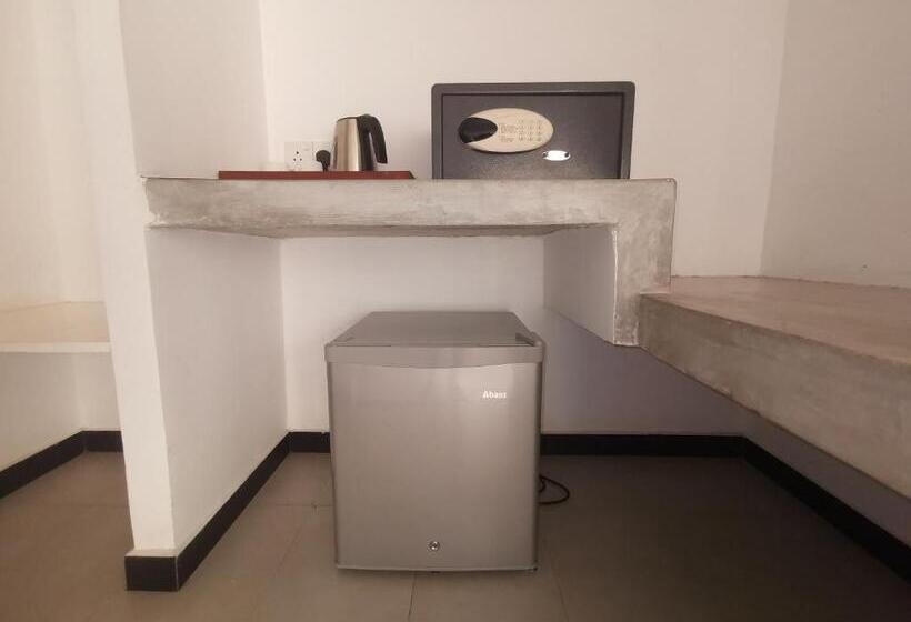 اتاق لوکس با بالکن و چشم‌انداز دریا, Wellé Wadiya Beach Villa