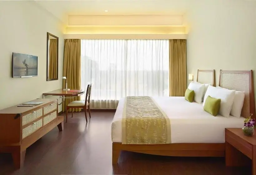 キングサイズベッドのデラックスルーム, The Gateway Hotel Balaghat Road Gondia
