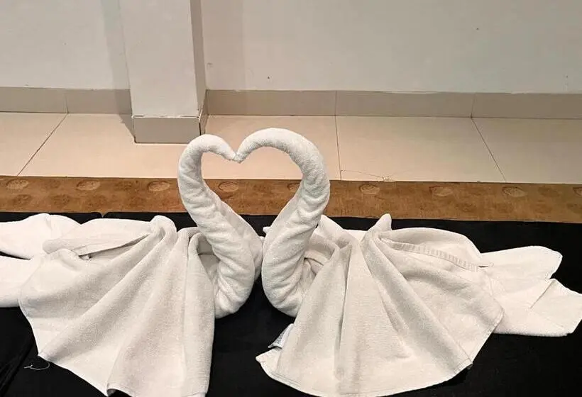 キングサイズベッドのデラックスルーム, The Gateway Hotel Balaghat Road Gondia