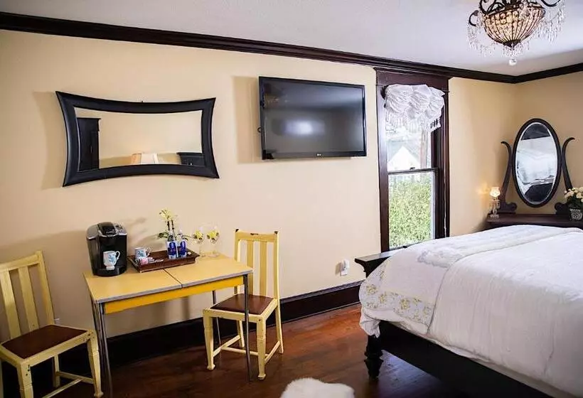 اتاق استاندارد, Red Gate Inn