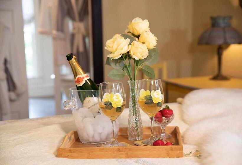 חדר סטנדרט, Red Gate Inn