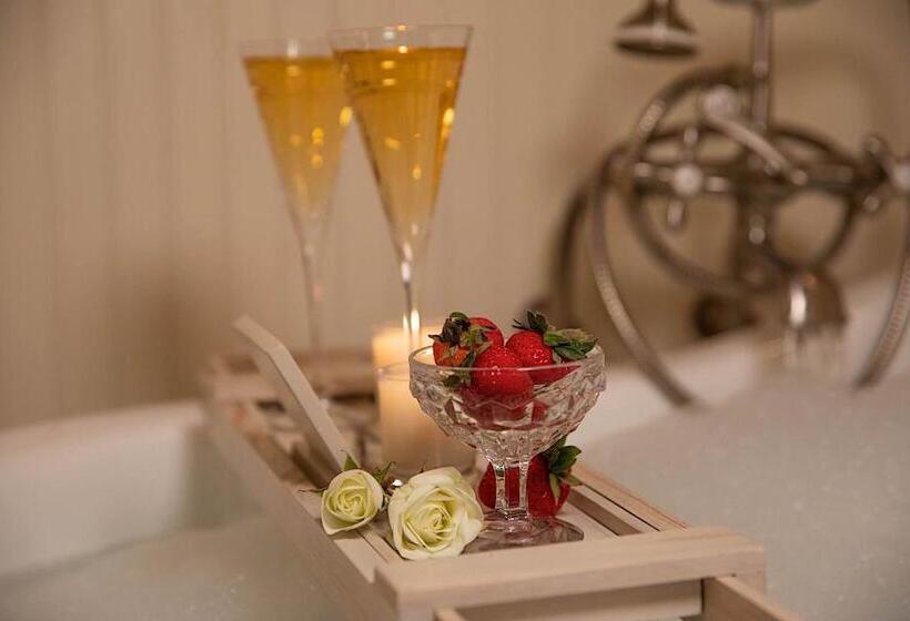 Номер Deluxe, Red Gate Inn