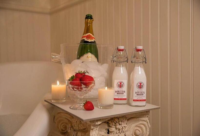 חדר דלוקס, Red Gate Inn