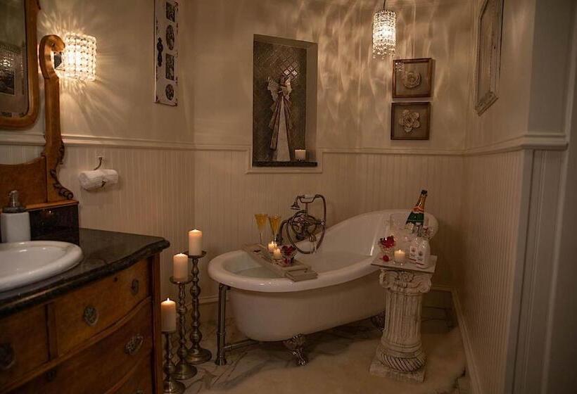 חדר דלוקס, Red Gate Inn