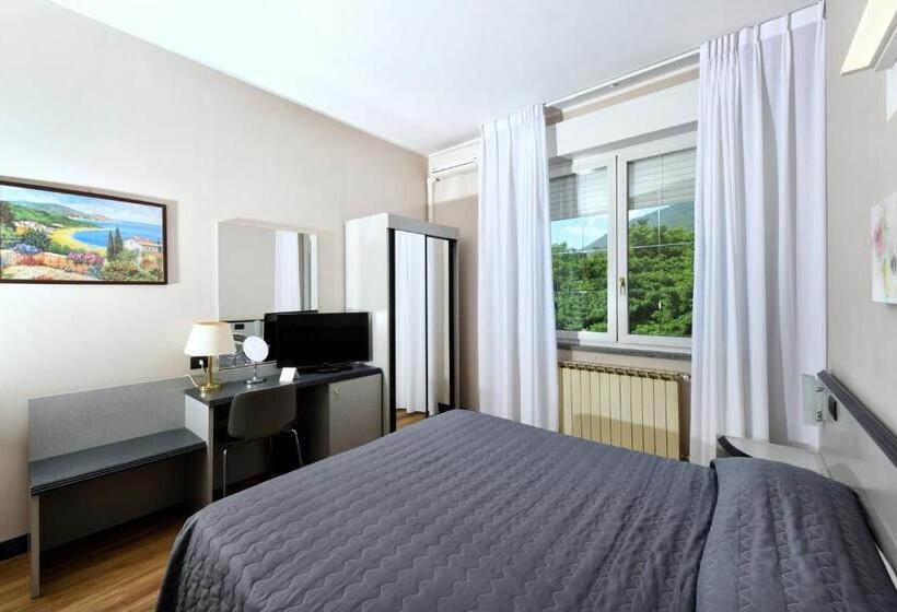 标准间, Internazionale