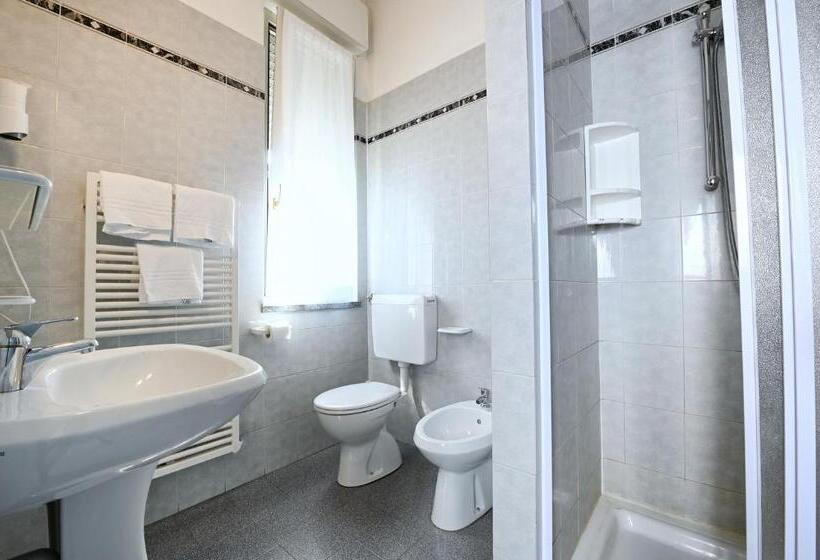 标准三人间, Internazionale