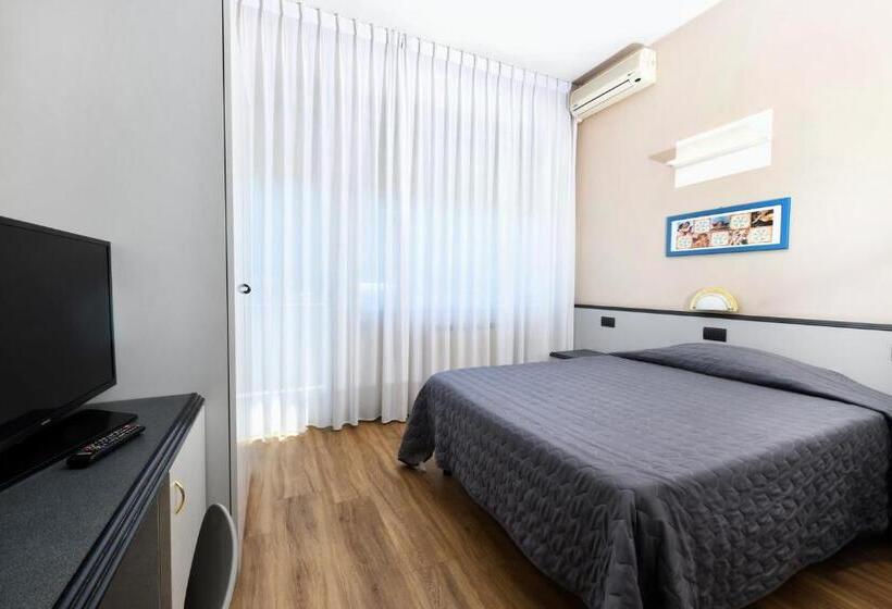 标准单人间, Internazionale