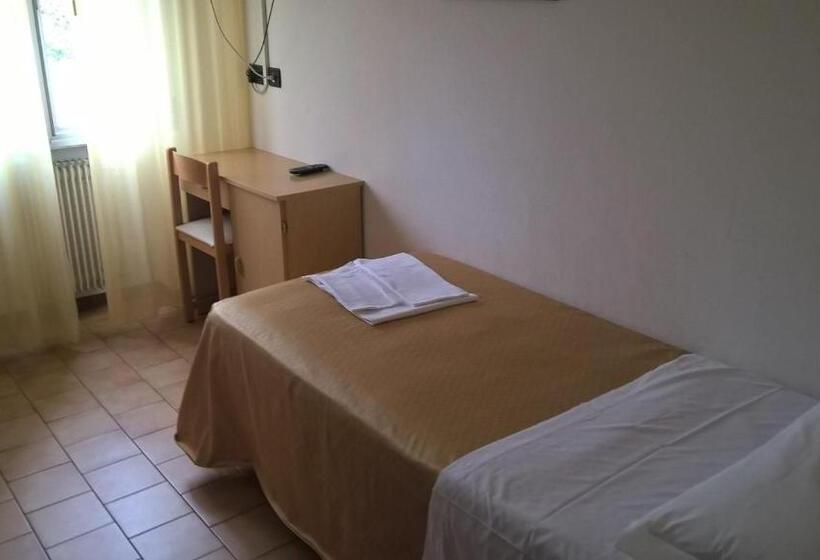 غرفة قياسية فردية, Parigi