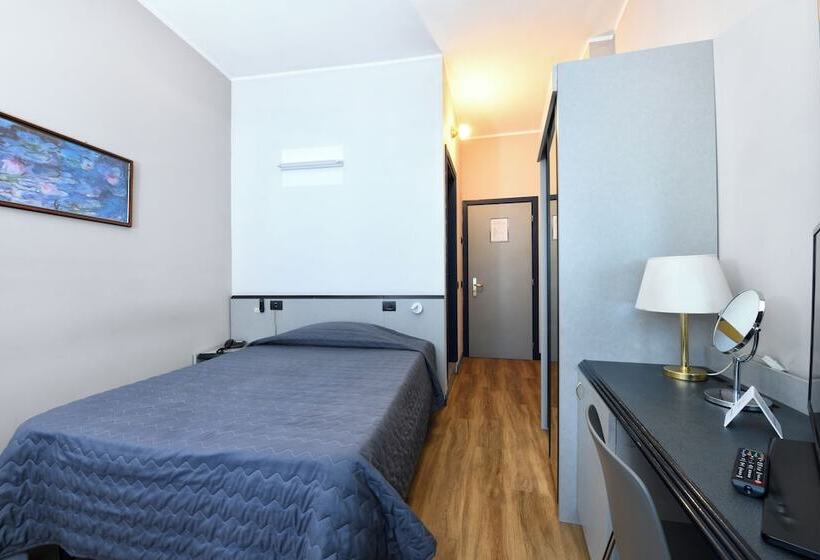 标准单人间, Internazionale