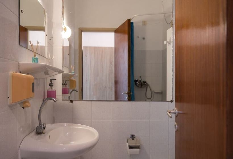 标准间, Wilde Rose