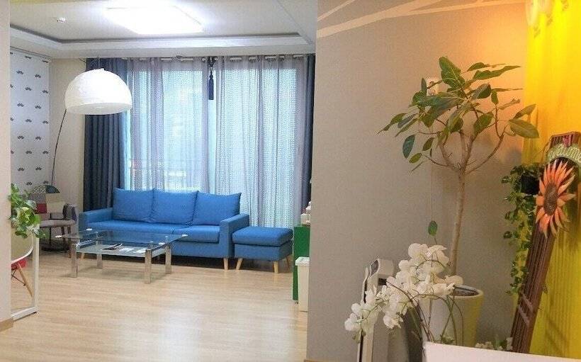 Семейный Номер, Mr. Kim Guesthouse