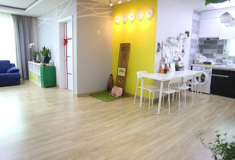 Семейный Номер, Mr. Kim Guesthouse