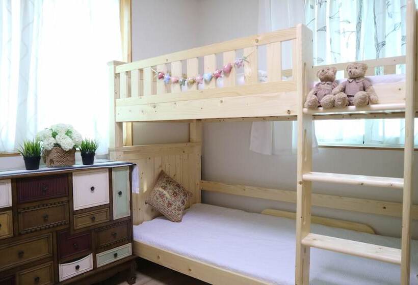 Семейный Номер, Mr. Kim Guesthouse