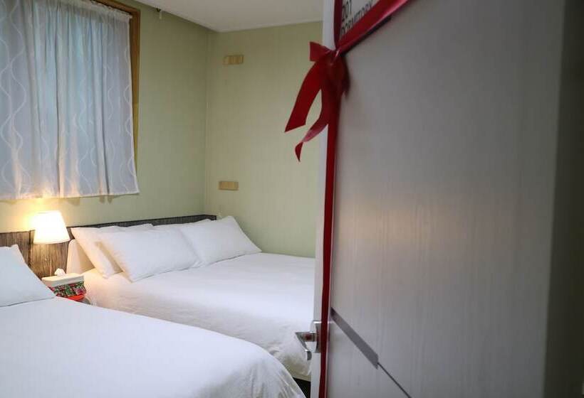 Семейный Номер, Mr. Kim Guesthouse