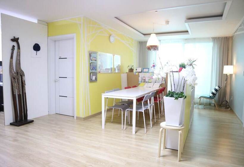 Семейный Номер, Mr. Kim Guesthouse