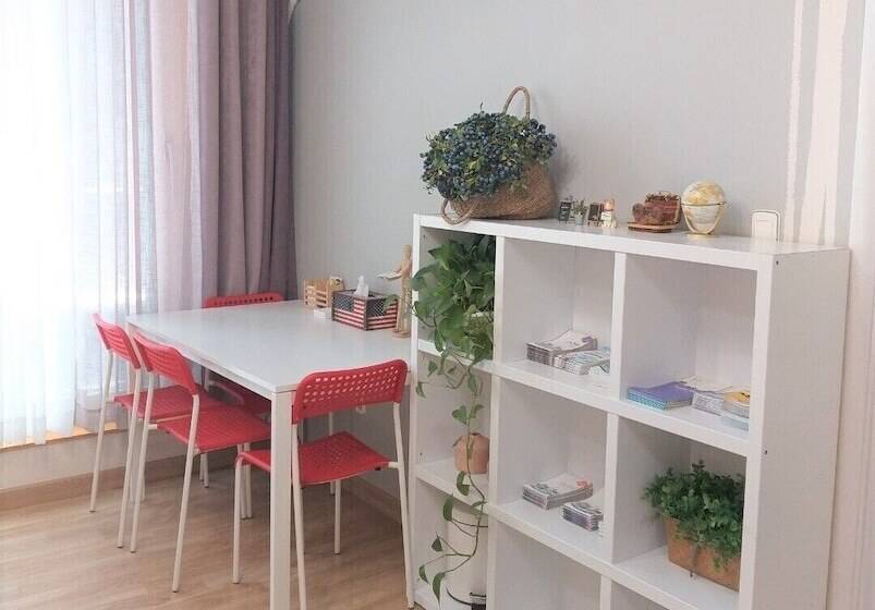 Семейный Номер, Mr. Kim Guesthouse