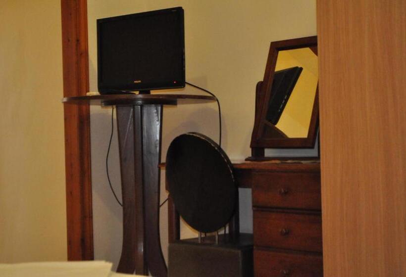 חדר סטודיו סטנדרד, Tuck Inn