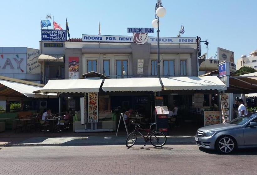 דירת חדר נוף לים, Tuck Inn